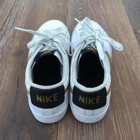 White nike sneakers - Picture 4 of 4